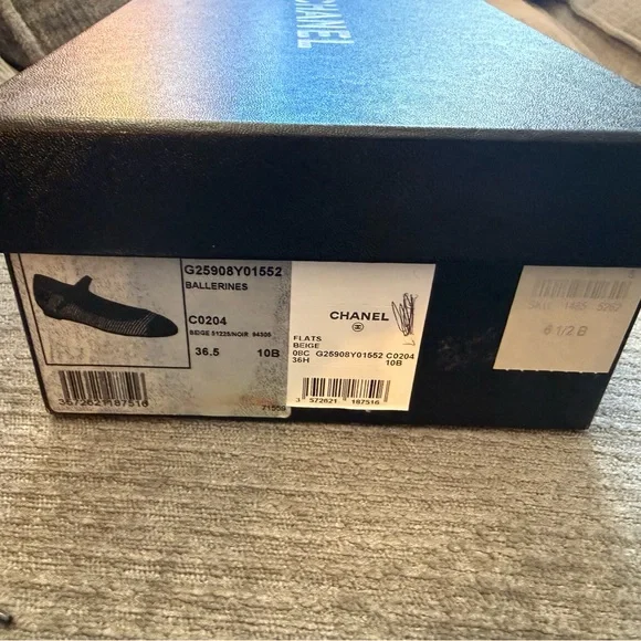 CHANEL Vintage Beige Leather Mary Jane Flats with Black Patent Cap Toe - Picture 3 of 8